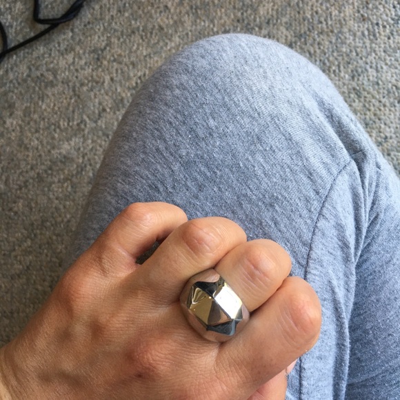 Ring - Picture 2 of 4